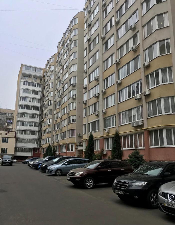 Apartments & Vernissage On Kostandi Street أوديسا المظهر الخارجي الصورة